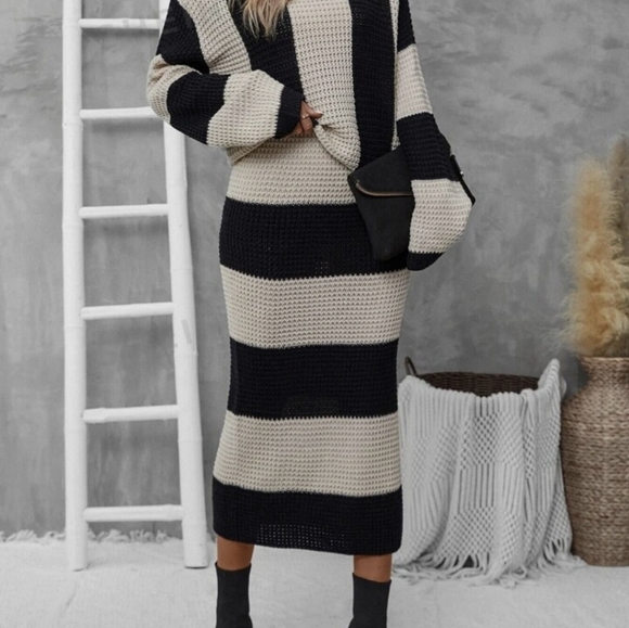 Striped Crochet 2 Piece Set - Picture 1 of 4